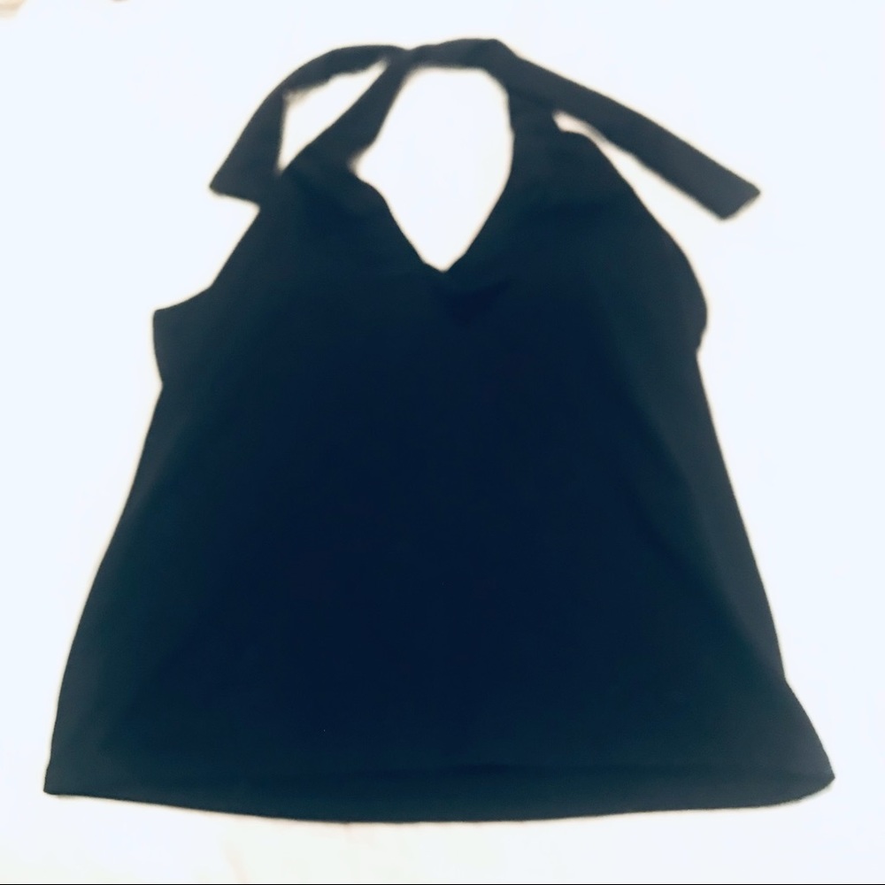 HALTER TOP TIES AROUND THE NECK